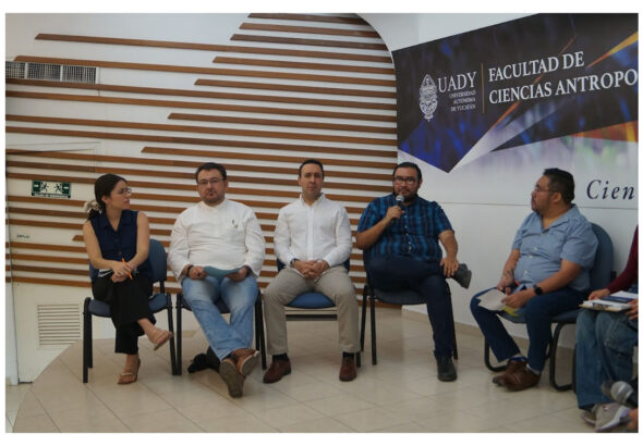 Coloquio Historiadoras e Historiadores Egresados uady_121